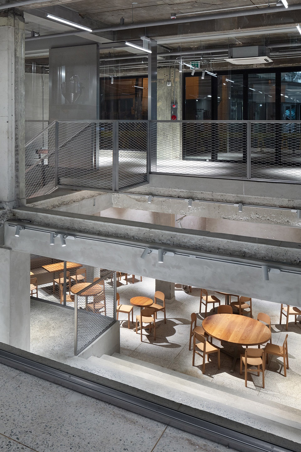 Blue Bottle Coffee Seongsu Store by Jo Nagasaka Schemata Architects
