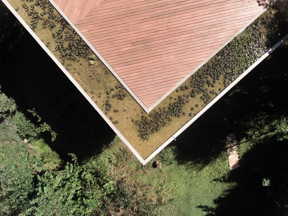 atelier branco casa biblioteca Gleeson Paulino