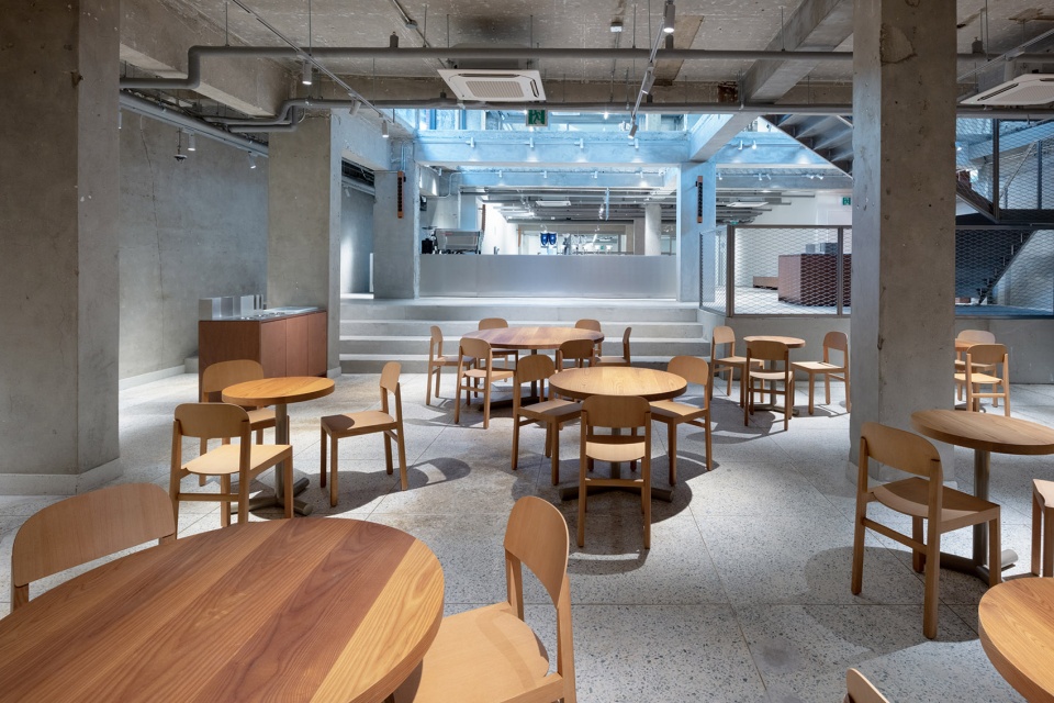 Blue Bottle Coffee Seongsu Store by Jo Nagasaka Schemata Architects