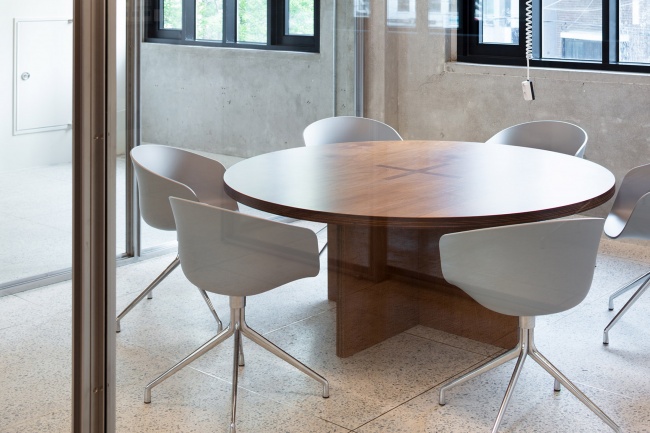 Blue Bottle Coffee Seongsu Store by Jo Nagasaka Schemata Architects