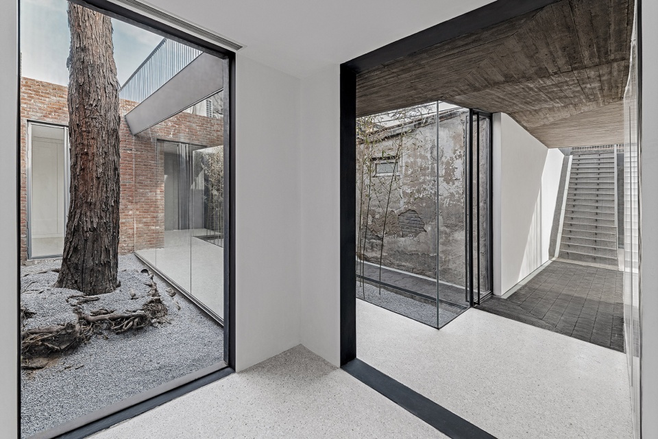 folding courtyard archstudio
