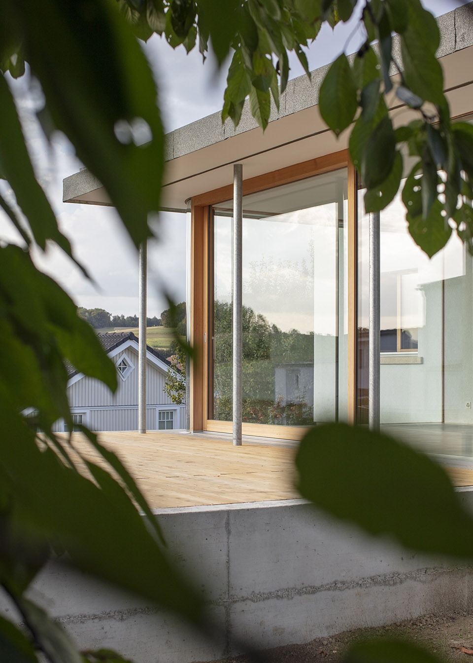 Extension and refurbishment of a private house by Studio 17 Architectes