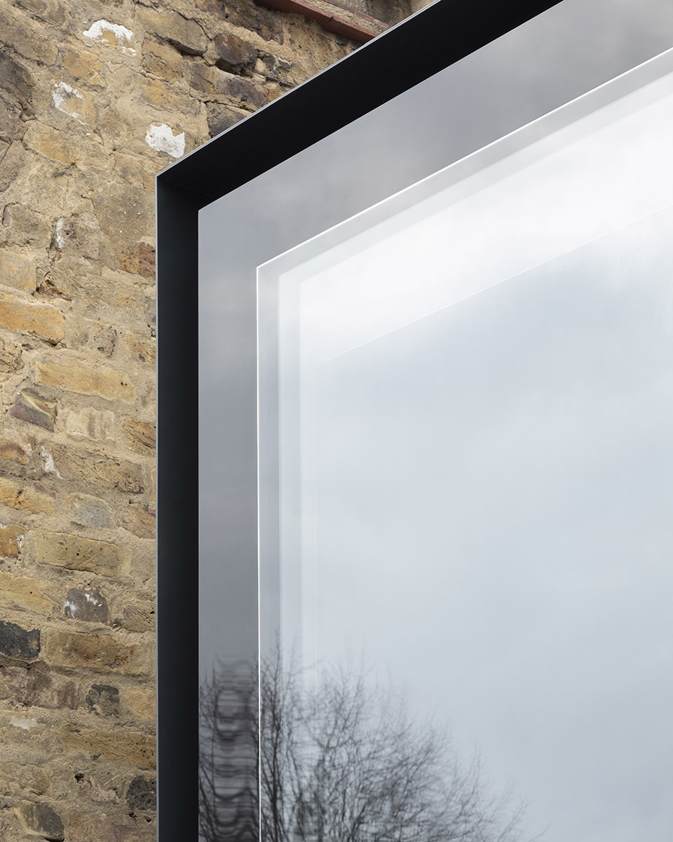 renovation of traditional attic by con form