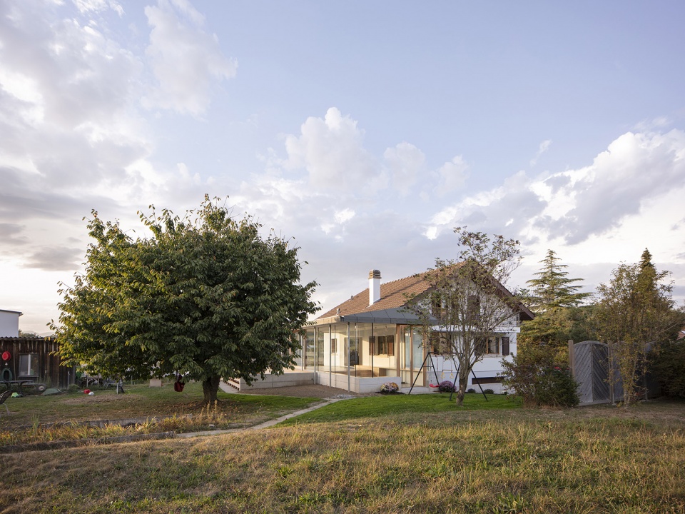 Extension and refurbishment of a private house by Studio 17 Architectes