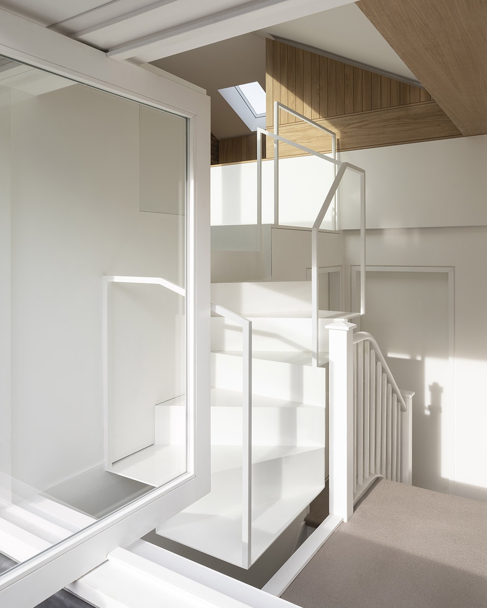 renovation of traditional attic by con form