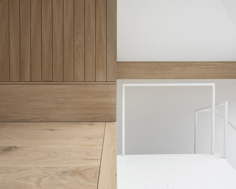 renovation of traditional attic by con form