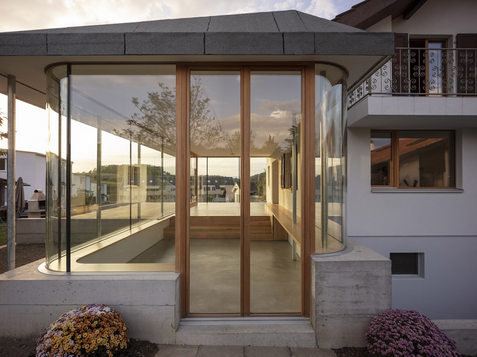 Extension and refurbishment of a private house by Studio 17 Architectes