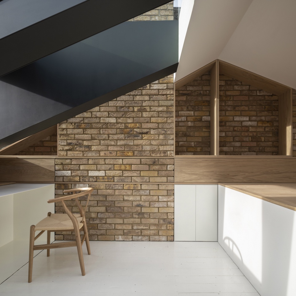 renovation of traditional attic by con form