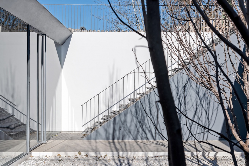 folding courtyard archstudio