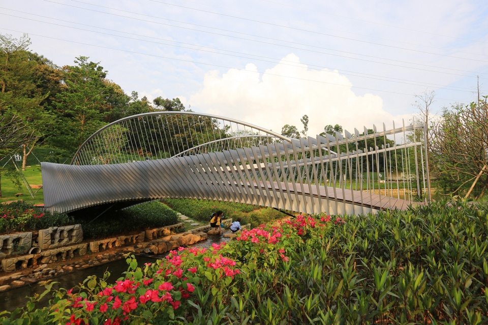 小型钢结构人行景观桥图片