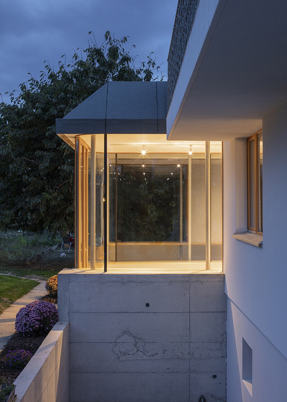 Extension and refurbishment of a private house by Studio 17 Architectes