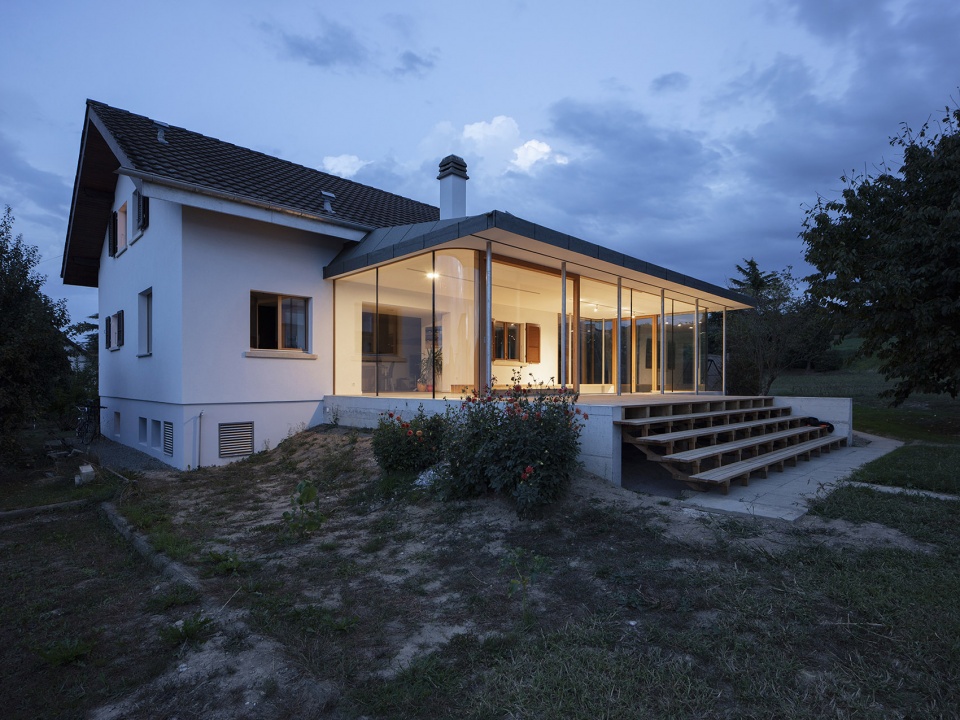 Extension and refurbishment of a private house by Studio 17 Architectes