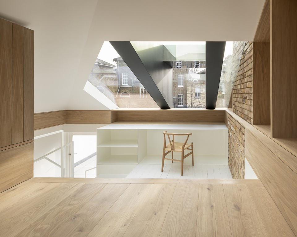 renovation of traditional attic by con form