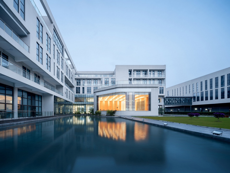the first stage production base of chengdu chipscreen medicine industry china yuanism architects cpidi