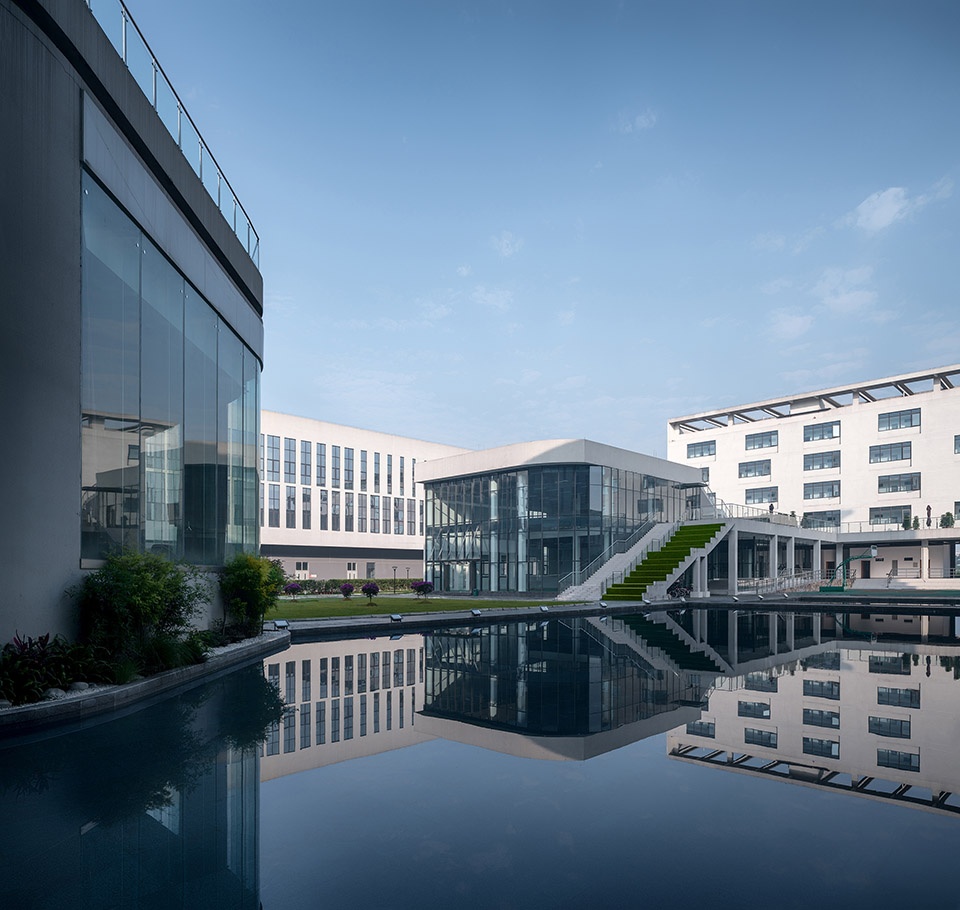 the first stage production base of chengdu chipscreen medicine industry china yuanism architects cpidi
