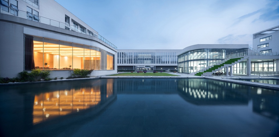 the first stage production base of chengdu chipscreen medicine industry china yuanism architects cpidi