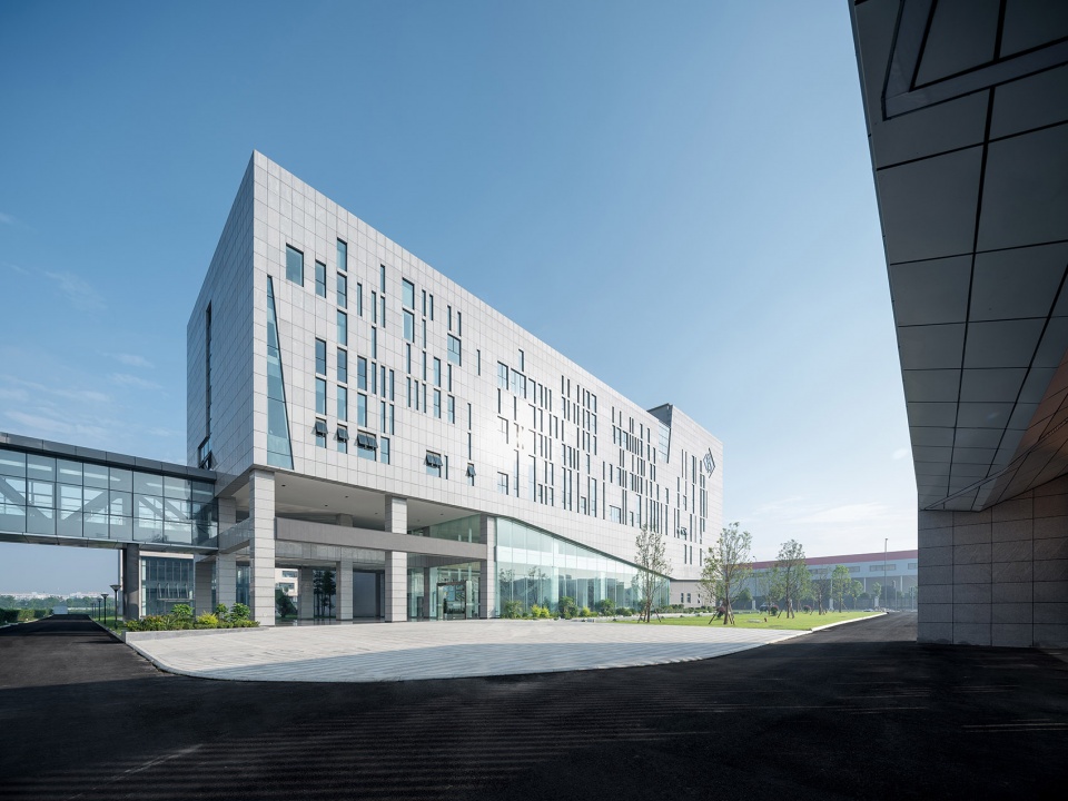 the first stage production base of chengdu chipscreen medicine industry china yuanism architects cpidi