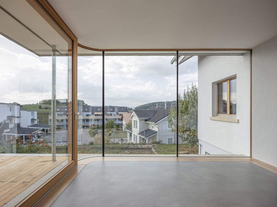 Extension and refurbishment of a private house by Studio 17 Architectes