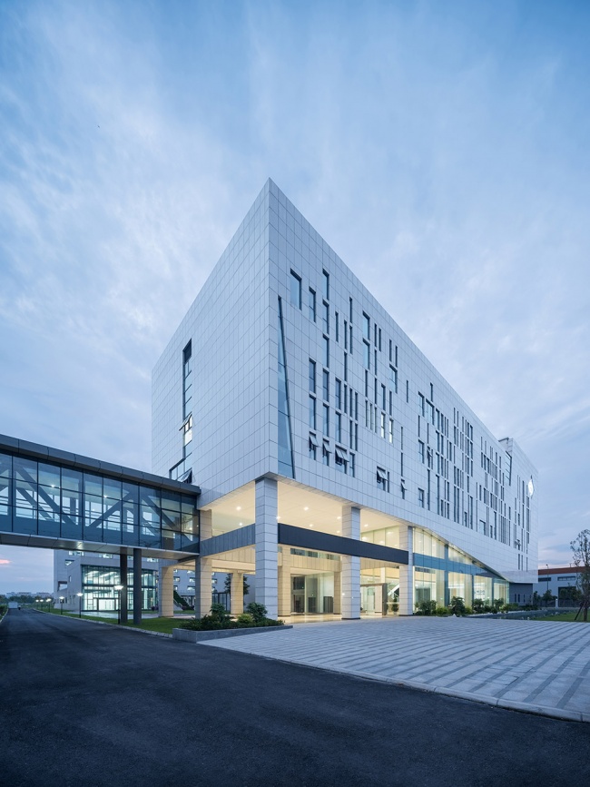 the first stage production base of chengdu chipscreen medicine industry china yuanism architects cpidi