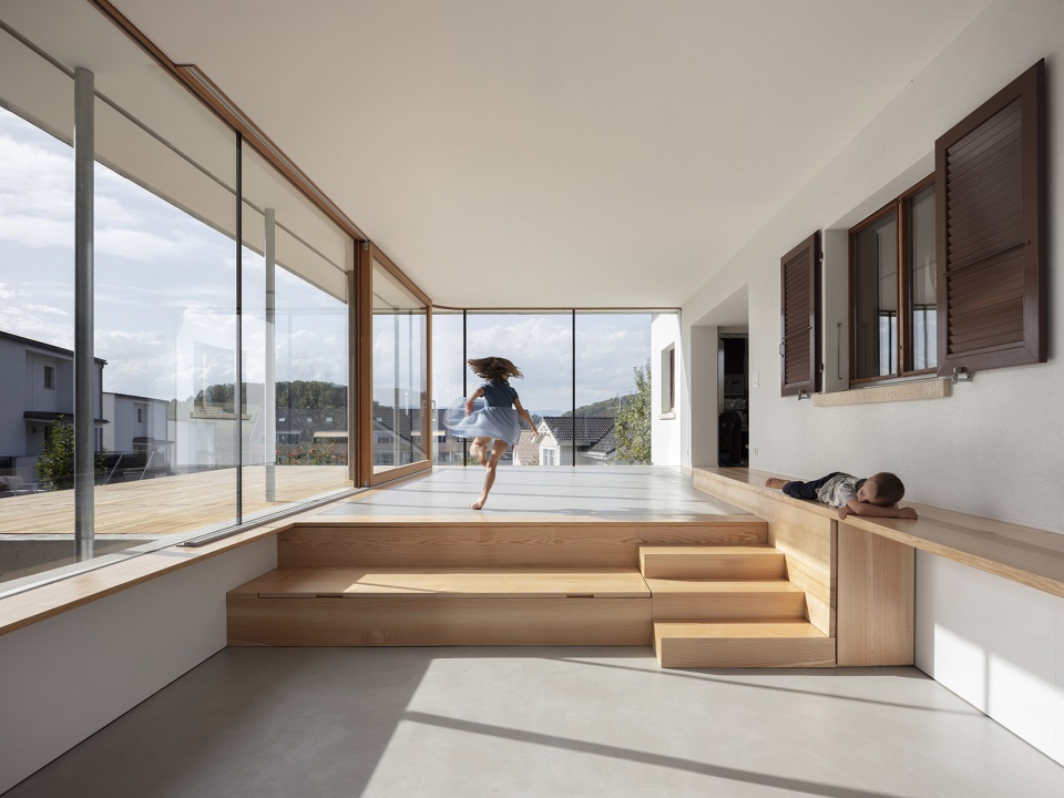 Extension and refurbishment of a private house by Studio 17 Architectes