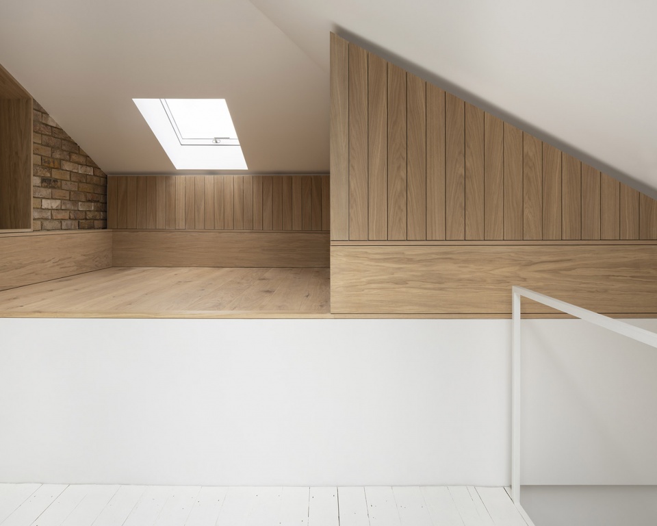 renovation of traditional attic by con form