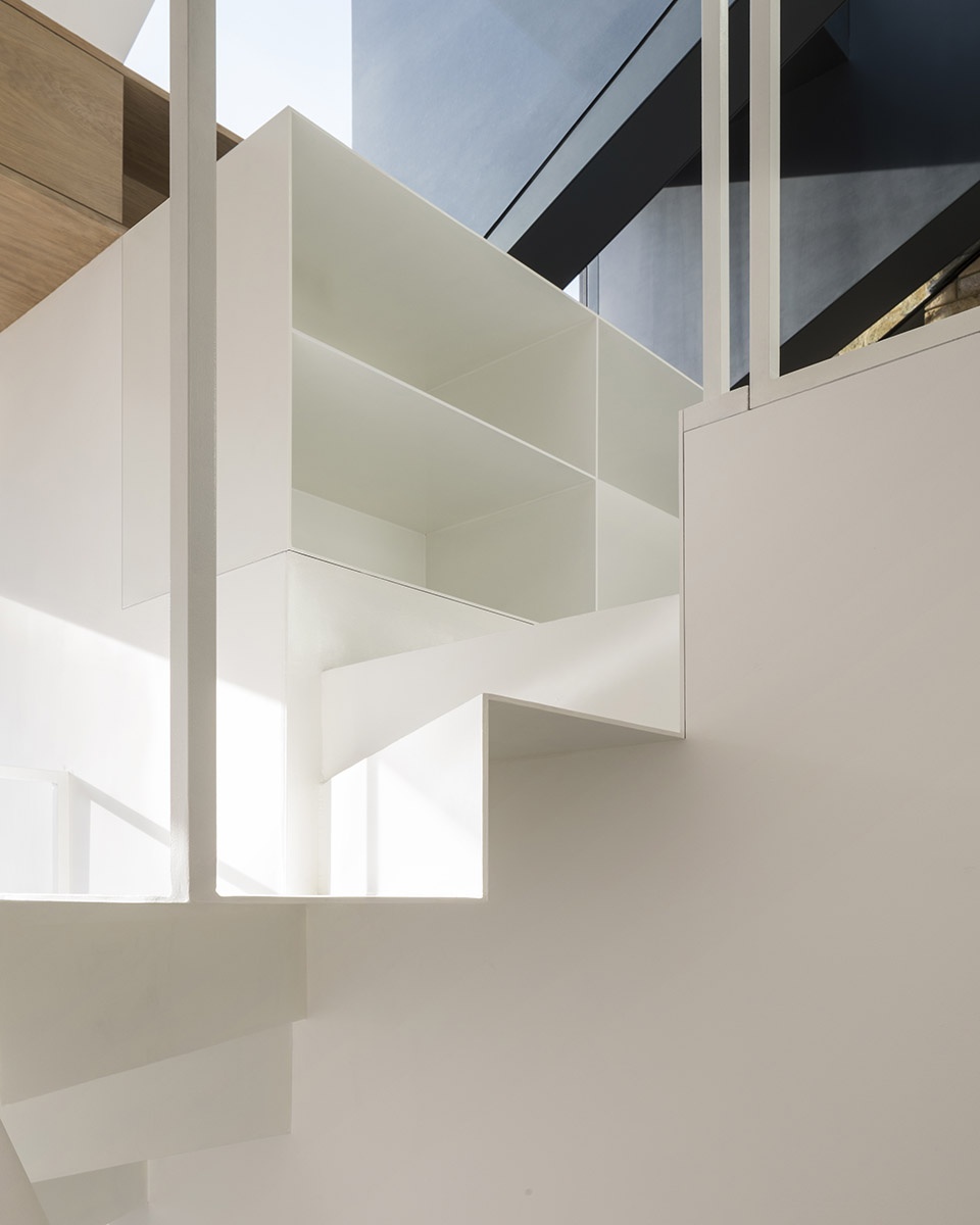 renovation of traditional attic by con form