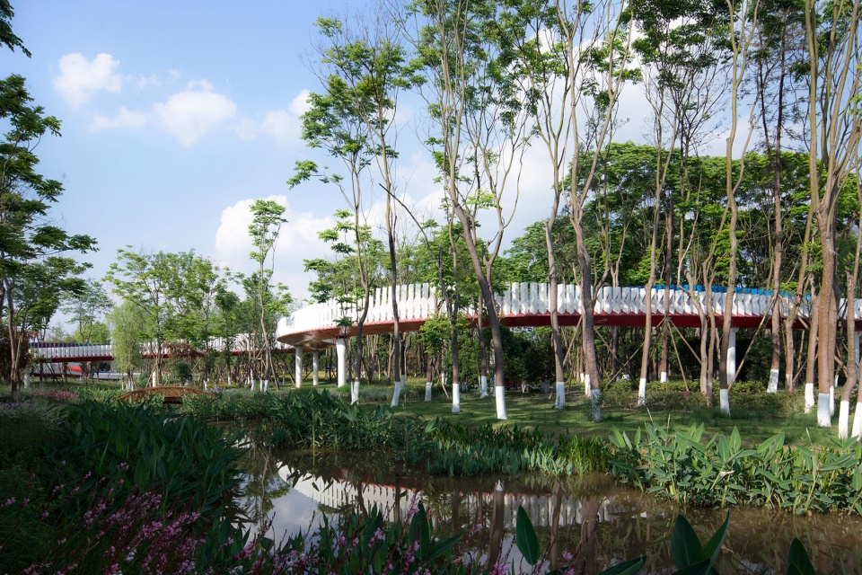 成都鹿溪智谷云廊 / 四周建筑