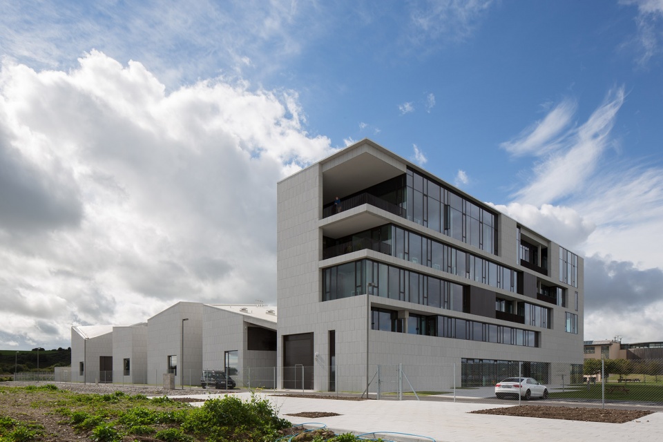 Beaufort Building for Wave Energy and Maritime Research by McCullough Mulvin Architects