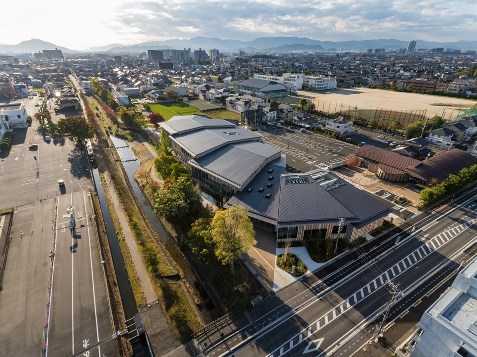 Moriyama City Library by kkaa
