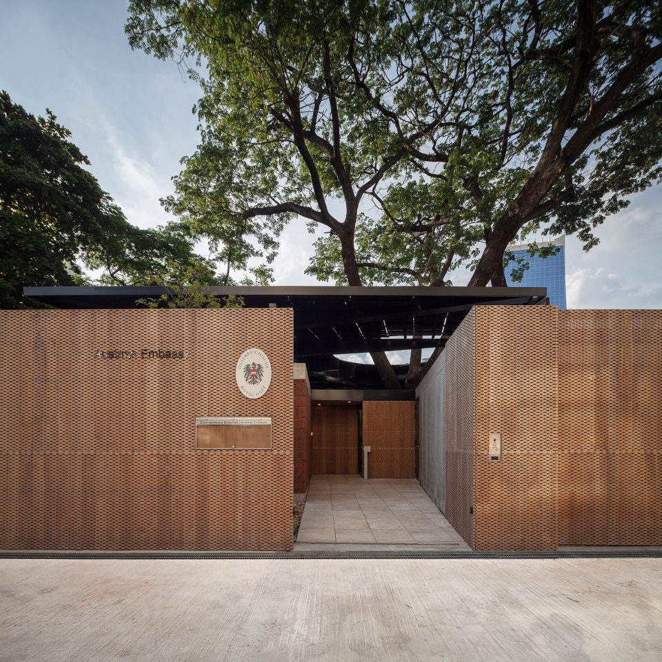 Austrian Embassy Bangkok by HOLODECK architects
