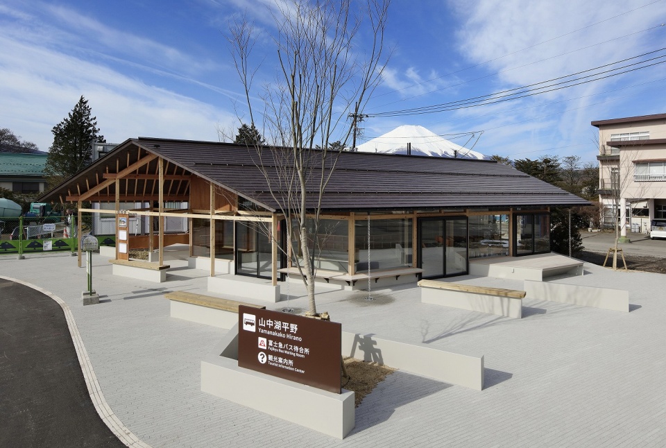 bus terminal and tourist center in yamanakako village by sugawaradaisuke architects