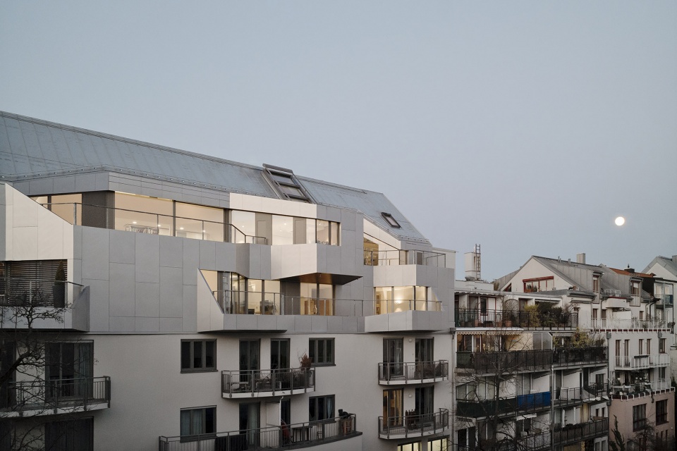 r11 roof extension maxvorstadt by pool leber architekten