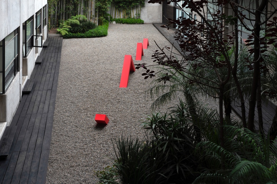 red threads by miguel de la torre architects