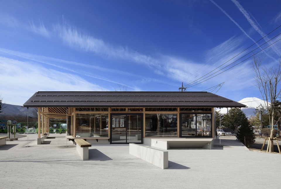 bus terminal and tourist center in yamanakako village by sugawaradaisuke architects