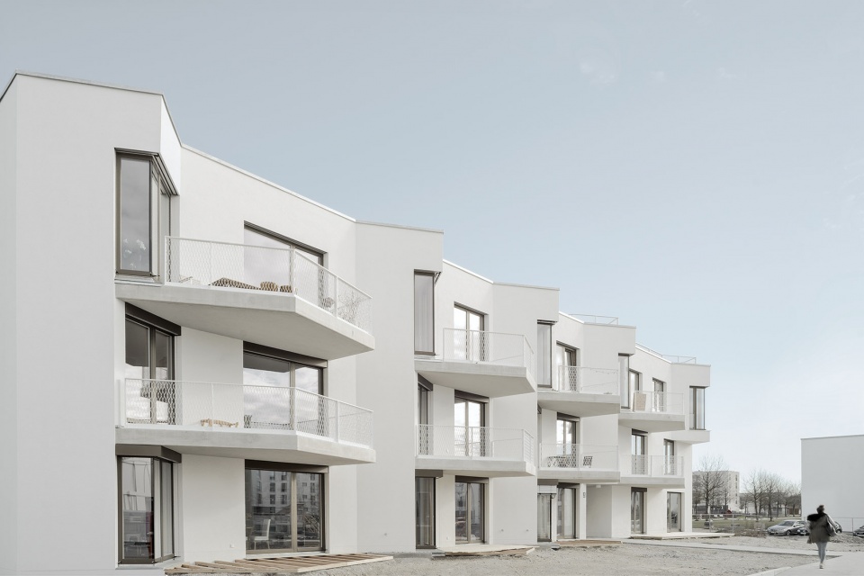 wohnen ohne auto by pool leber architekten