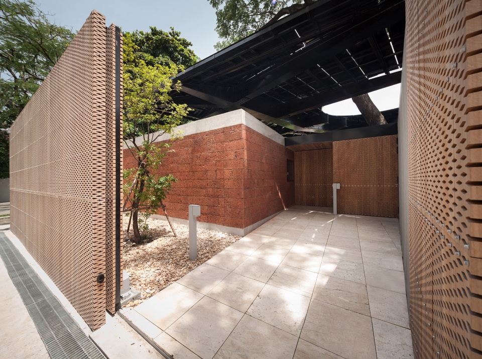 Austrian Embassy Bangkok by HOLODECK architects