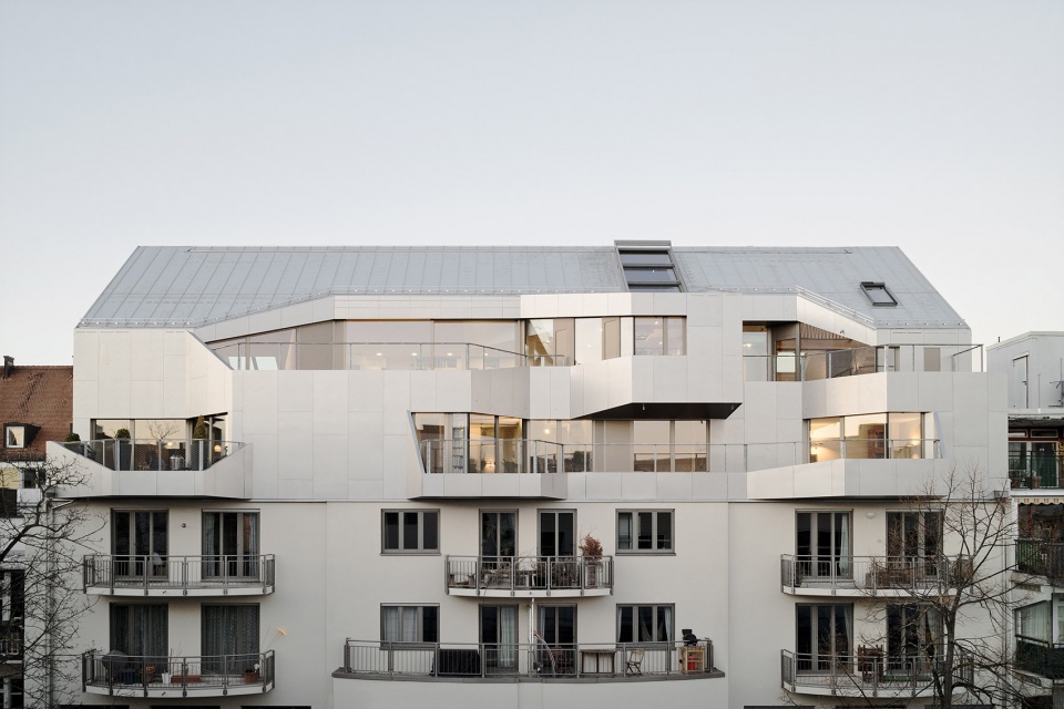 r11 roof extension maxvorstadt by pool leber architekten