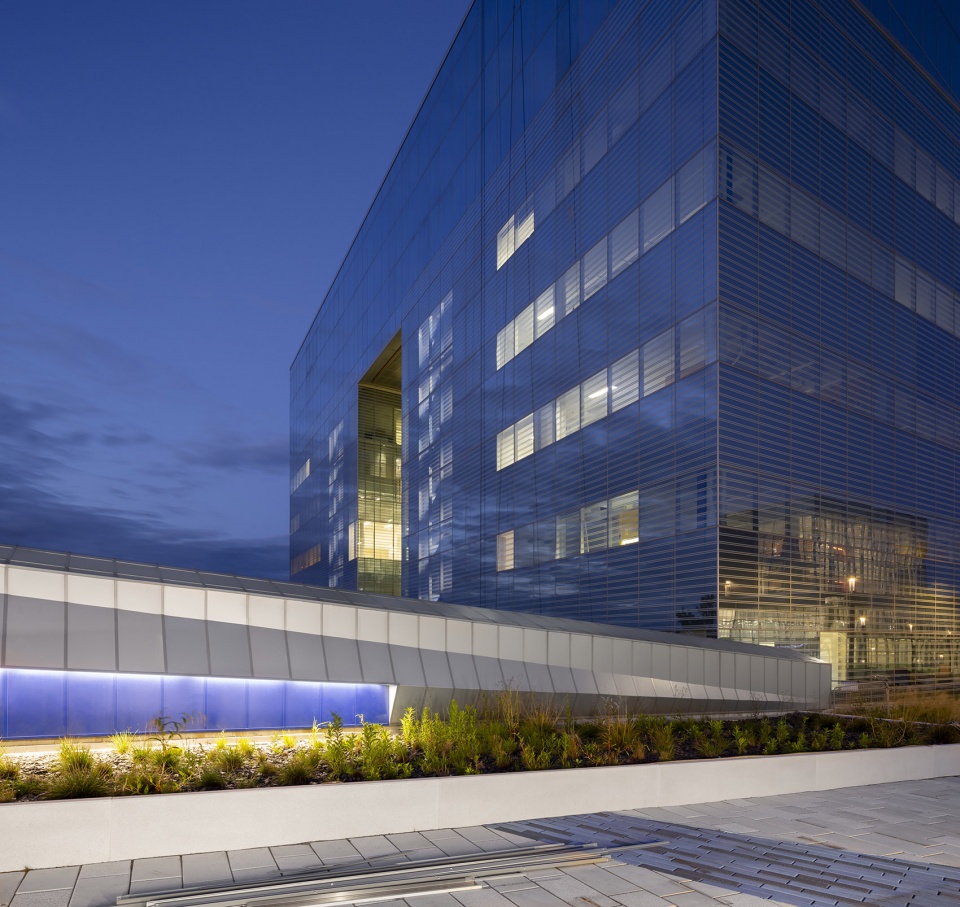sciences complex at the mil campus of the universite de montreal by menkes shooner dagenais letourneux lemay nfoe architects