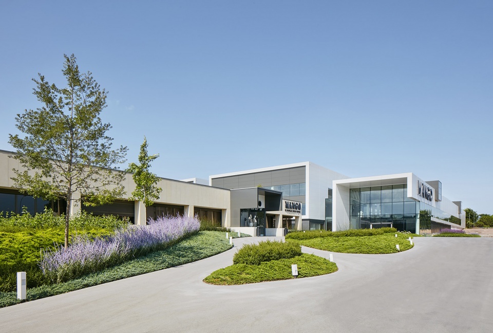 Landscape Project for HANGAR THE LINE DESIGN CENTER by AELAND