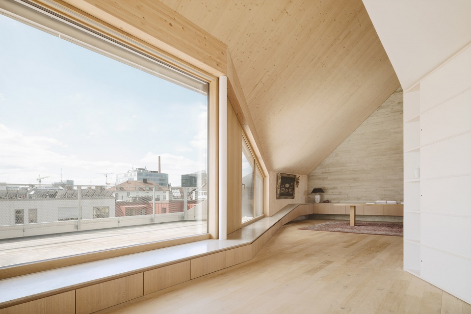 r11 roof extension maxvorstadt by pool leber architekten