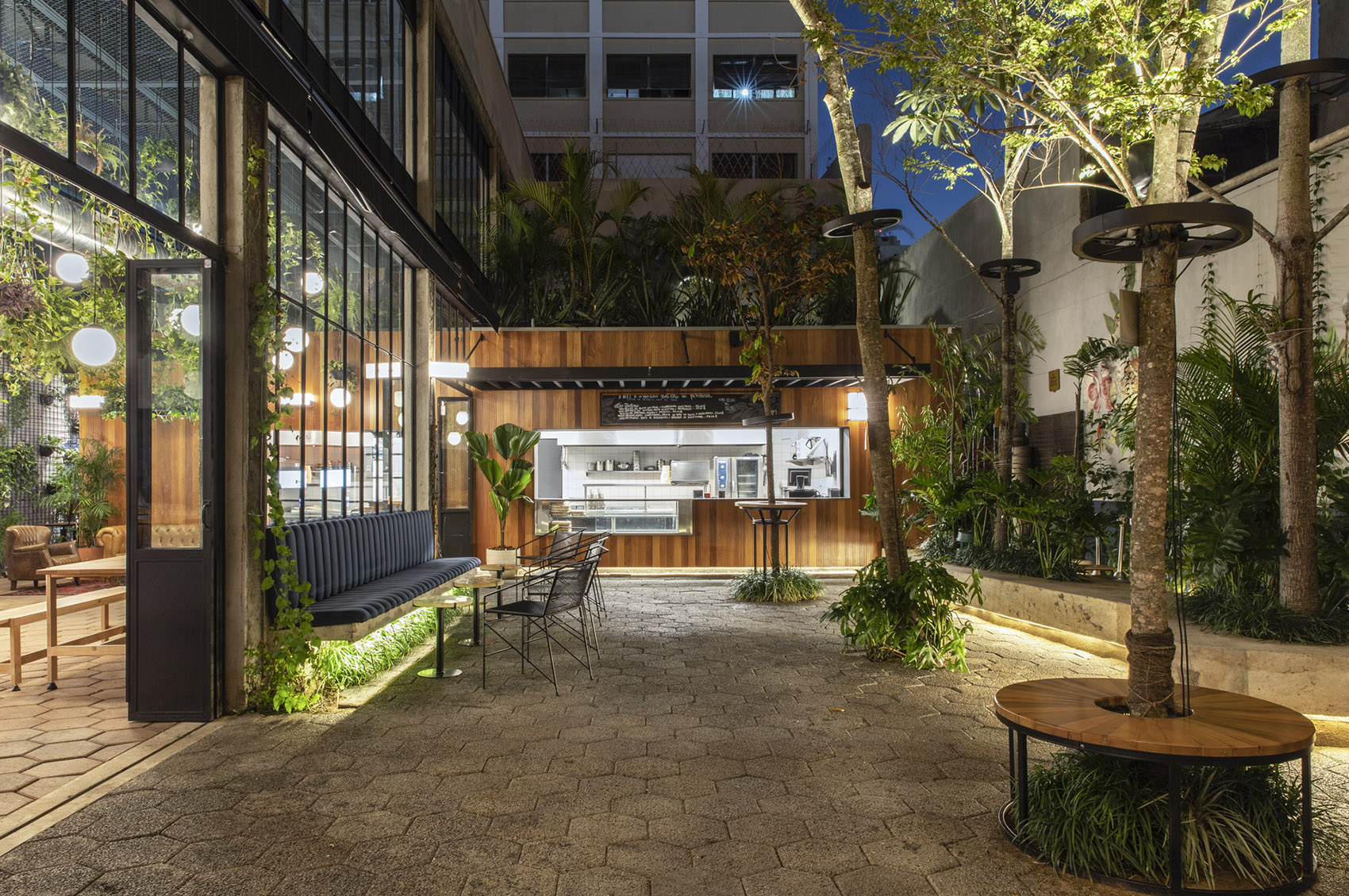 Hoegaarden Greenhouse Bar by Metamoorfose Studio 谷德设计网