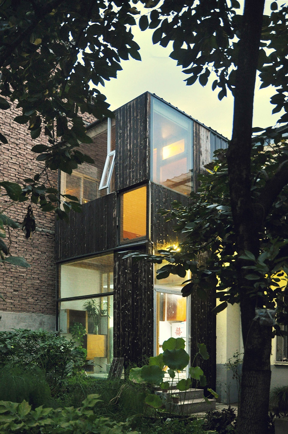 a staggered house prototype with prefabricated modular construction system china by ojo oyo prelab