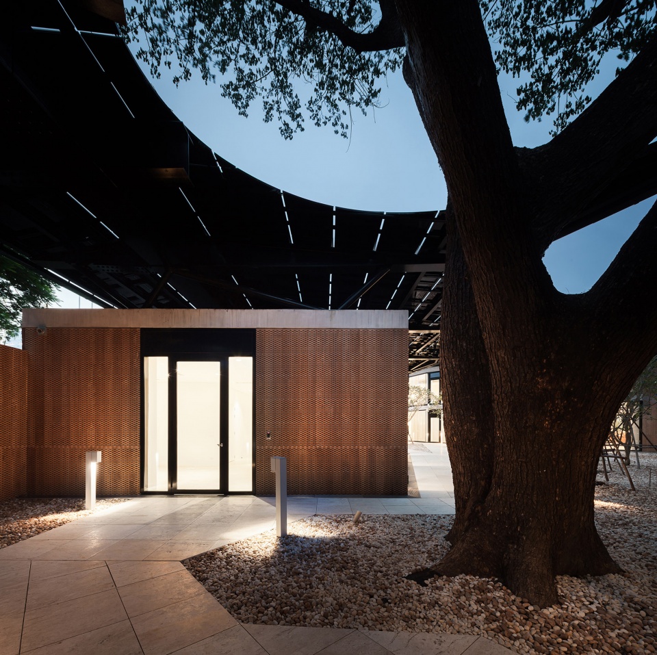 Austrian Embassy Bangkok by HOLODECK architects