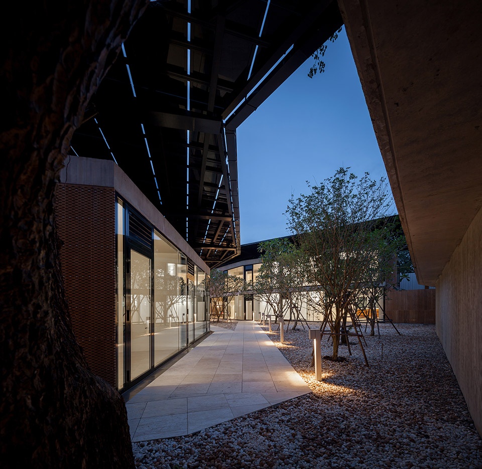 Austrian Embassy Bangkok by HOLODECK architects