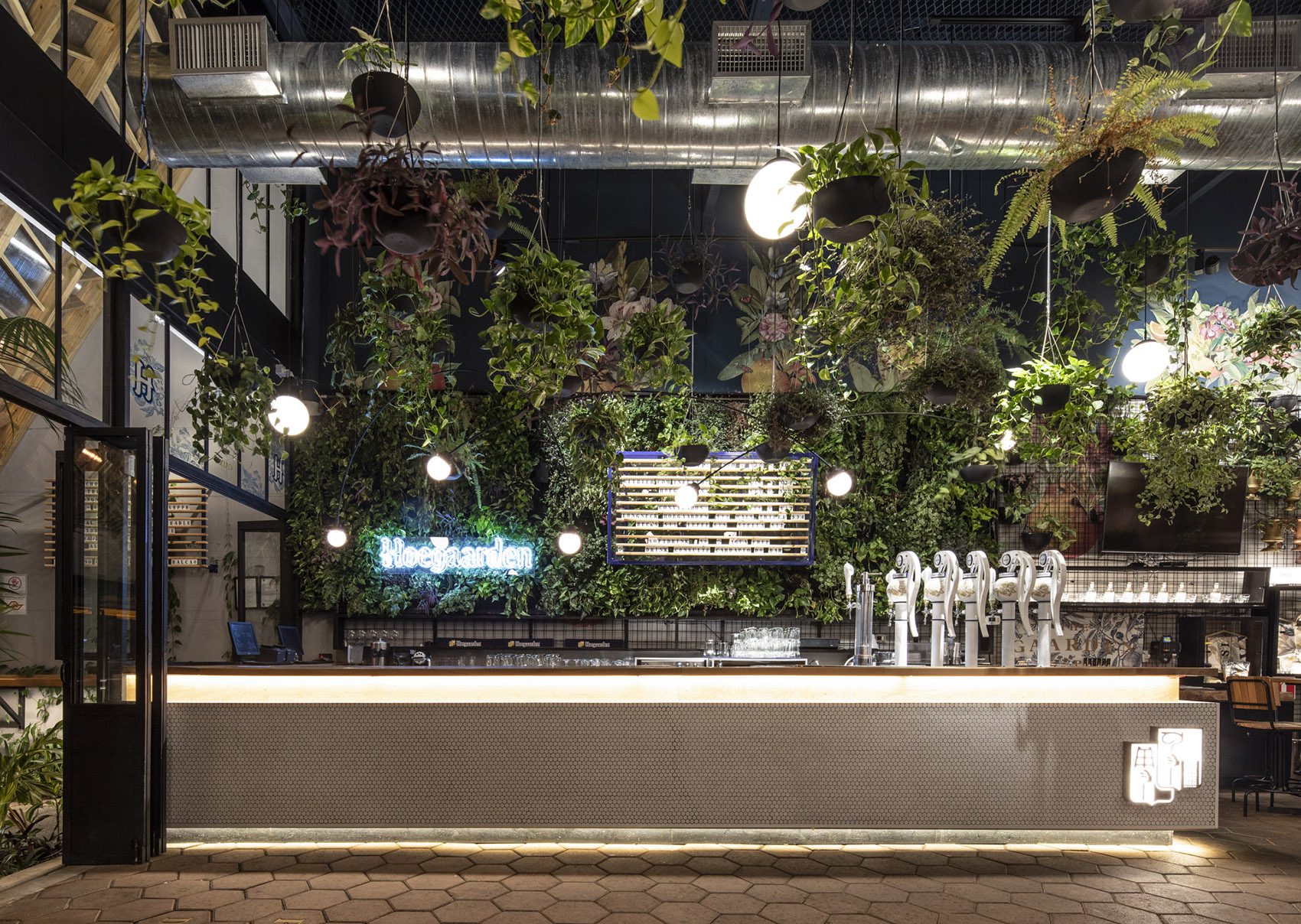 Hoegaarden Greenhouse Bar by Metamoorfose Studio 谷德设计网