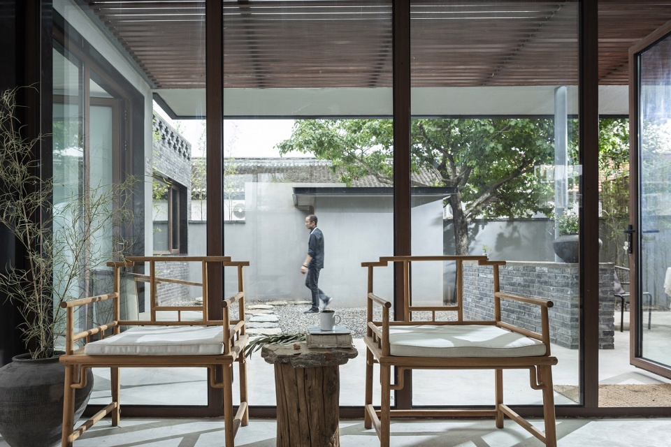 the shared village space evolution of red fruit tree small tavern by evolution design