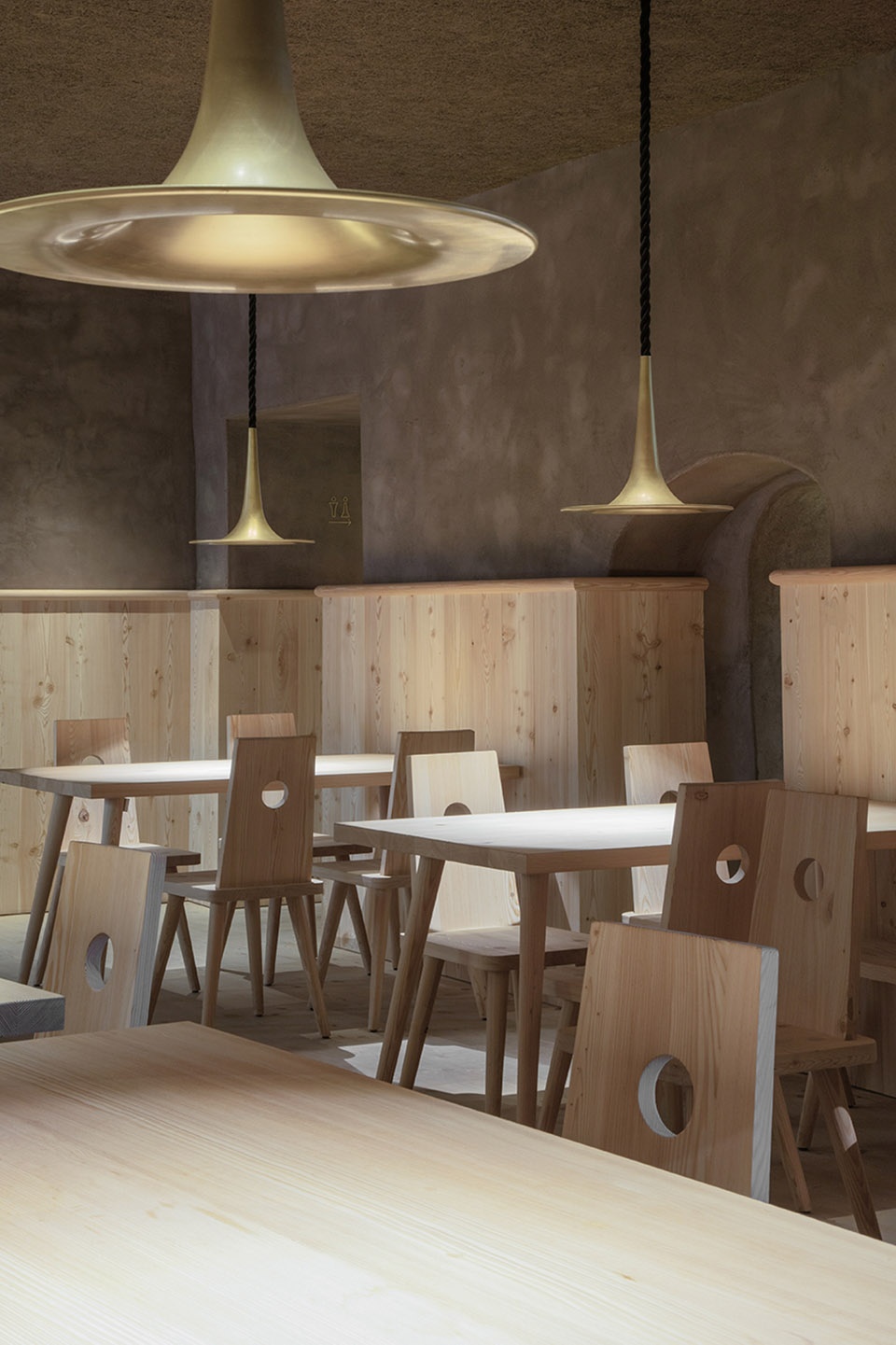 decantei tavern by pedevilla architects