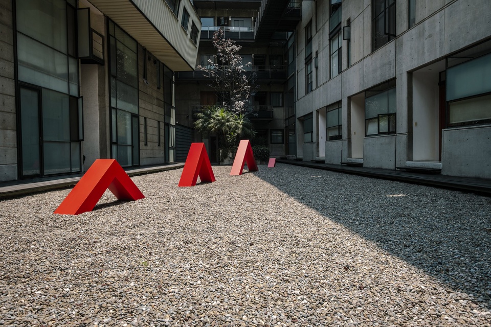 red threads by miguel de la torre architects