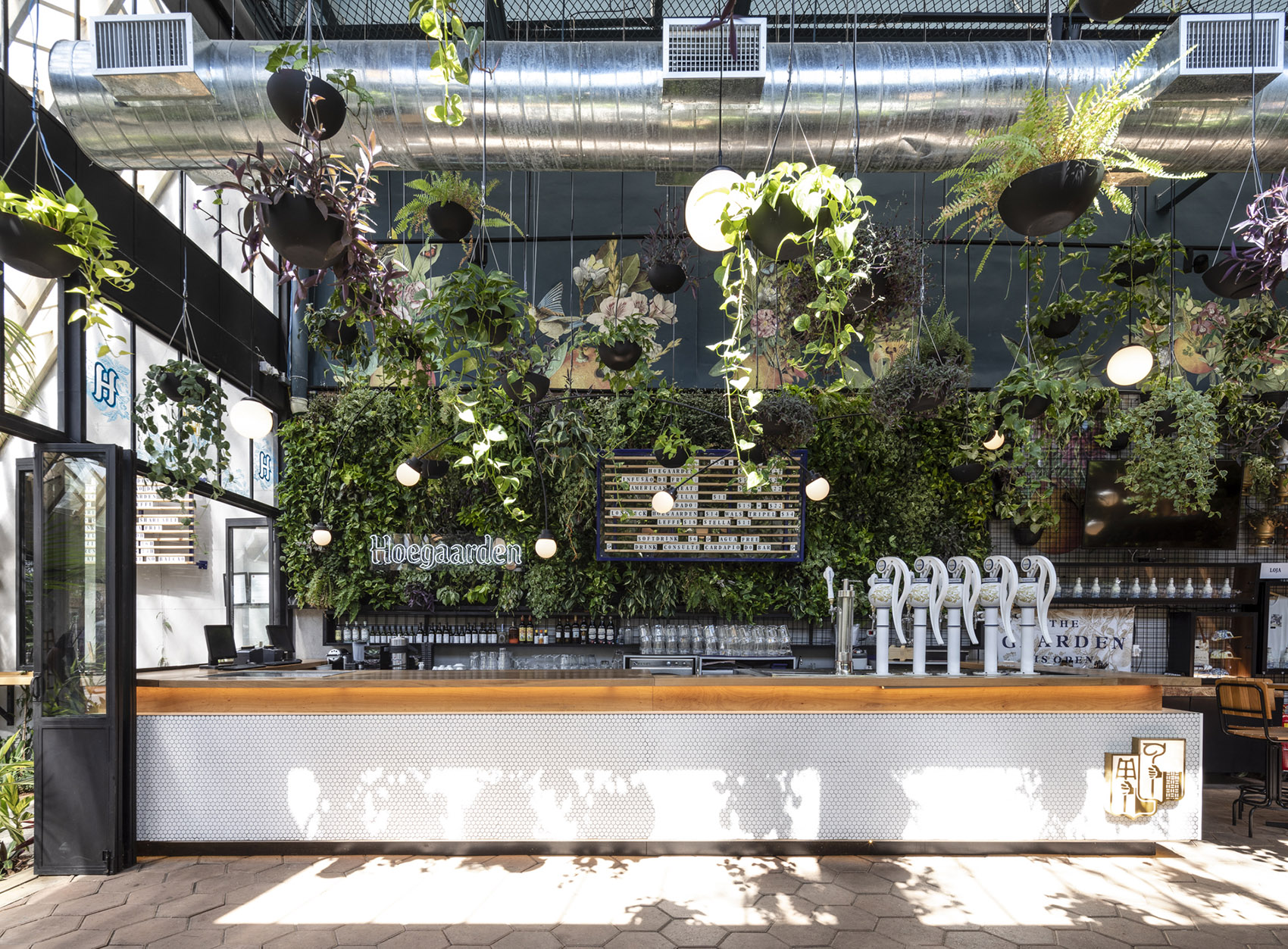 Hoegaarden Greenhouse Bar by Metamoorfose Studio 谷德设计网