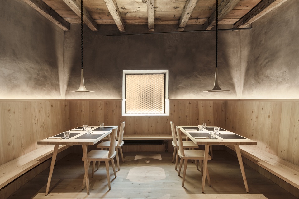 decantei tavern by pedevilla architects